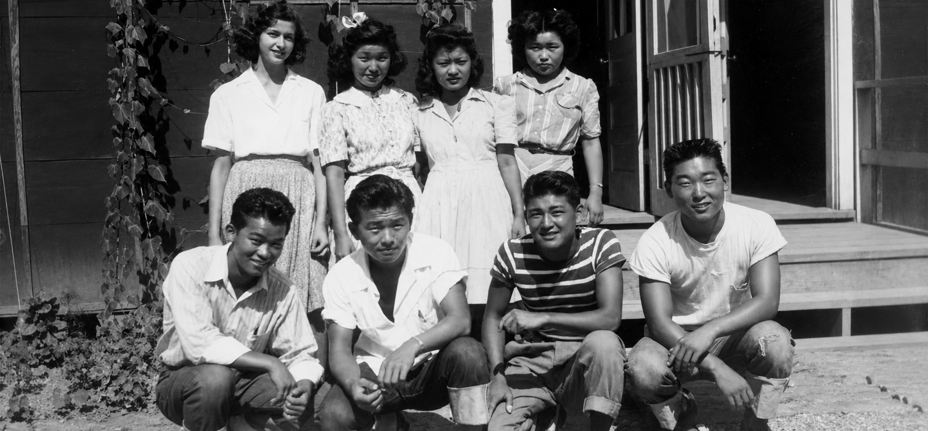 Ruth Asawa junto a sus amigos