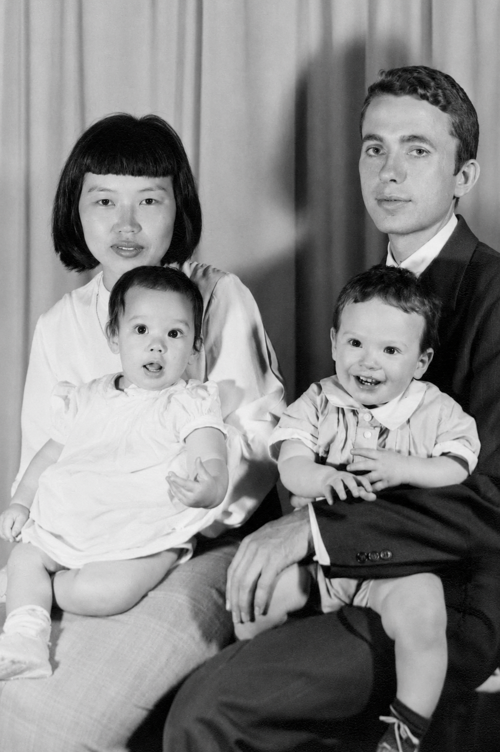 Ruth junto a su marido e hijos